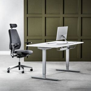 Kancelářská sestava: výškově nastavitelný stůl Flexus + kancelářská židle Watford